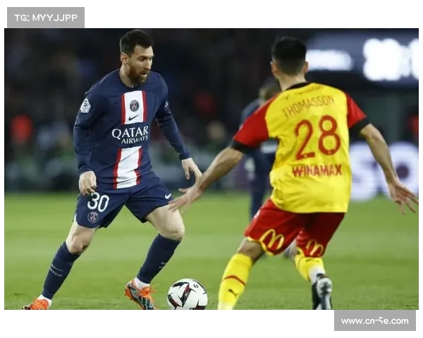 里昂2-3憾负巴黎,塔利亚菲科红牌改变战局 里昂2-3憾负巴黎,塔利亚菲科红牌改变战局