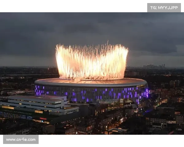 社区中心的照片:热刺新球场在暴雨夜接纳无家可归者 社区中心的照片:热刺新球场在暴雨夜接纳无家可归者