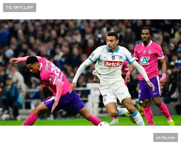 马赛警方公布对上个月球迷冲突事件的调查进展，十余人被起诉